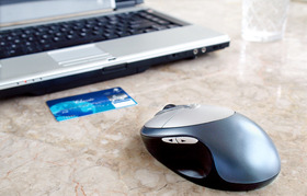 显示器、主板、显卡、cpu、内存、硬盘、光驱、声卡、音箱、机箱、电源、散热器